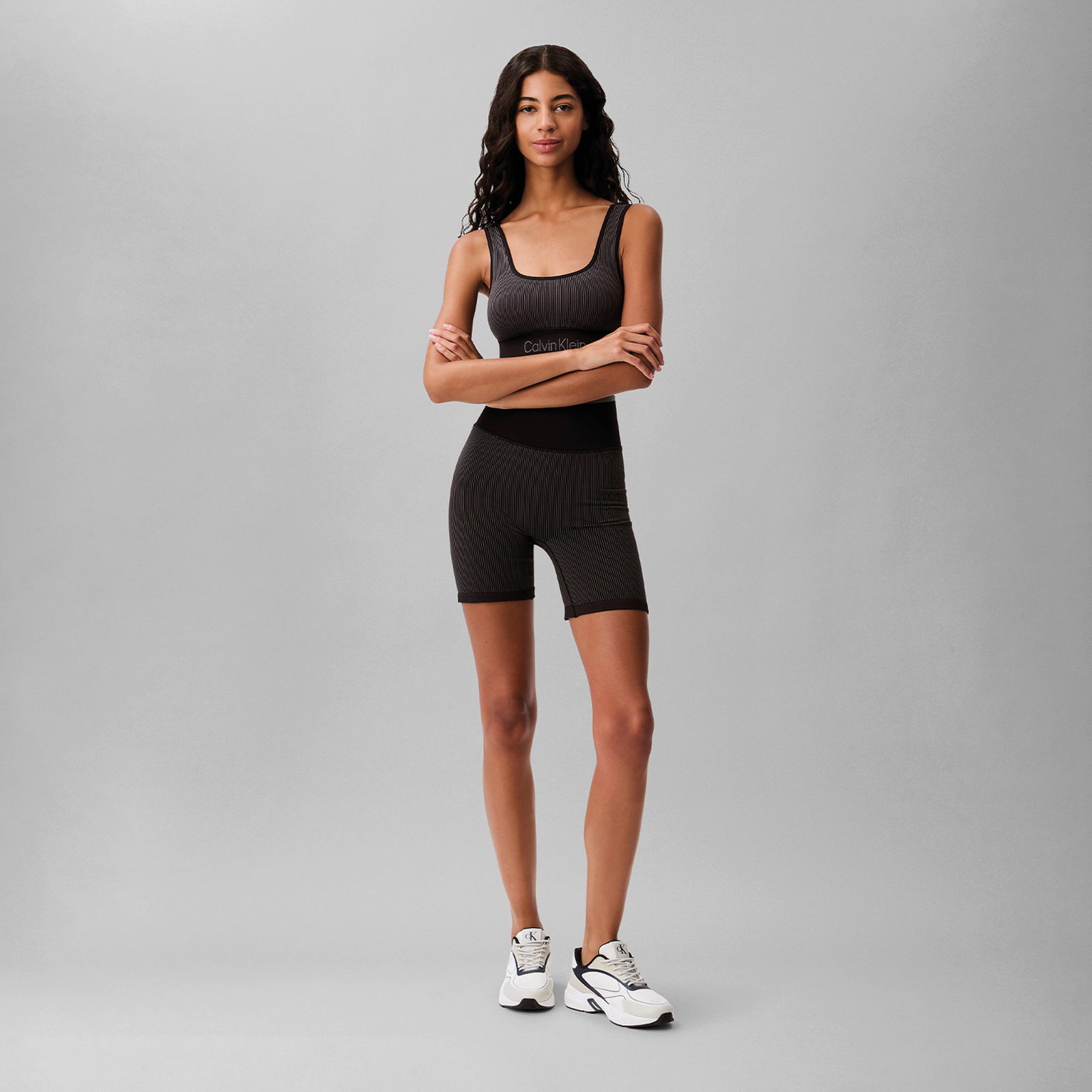 06Bb26Ce-F881-4537-9514-D7C3B8396289_Size2000X2000_Cropcenter سینه بند سیاه زنانه ورزشی Calvin Klein