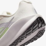 Nike Downshifter 13 Kadın Krem Rengi Koşu Ayakkabısı