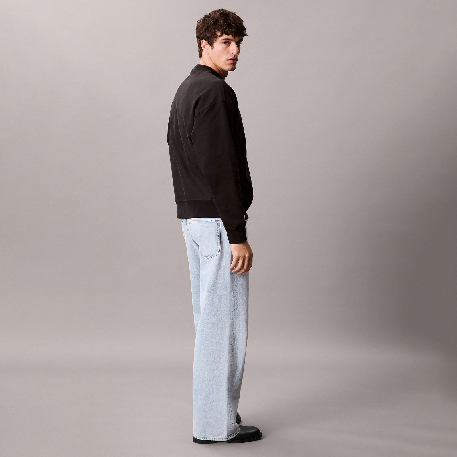 5E07Efed-6850-49F1-Ad2D-E095D827F1E2_Size2000X2000_Cropcenter Calvin Klein Premium Terry Monogram Erkek Siyah Sweatshirt