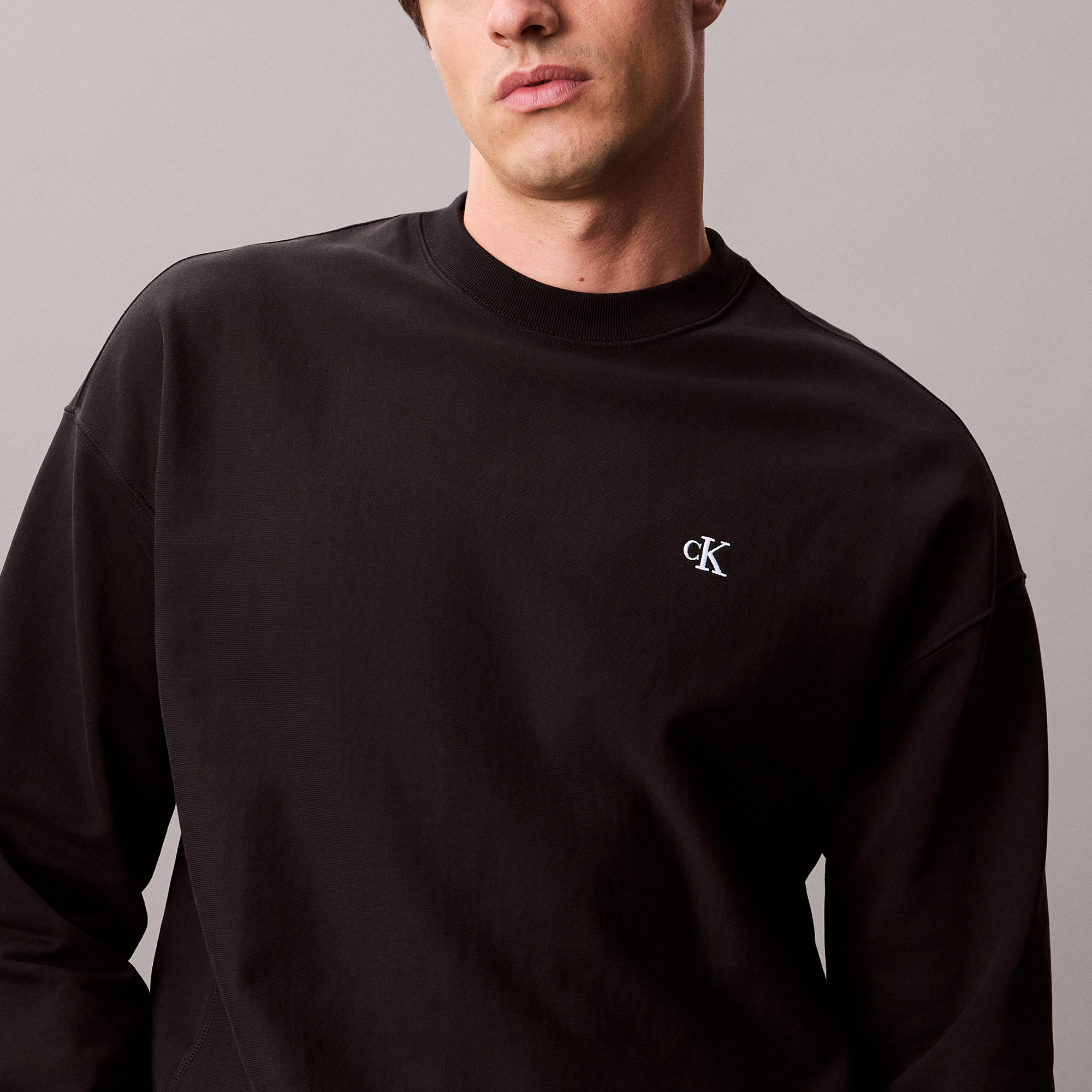 8Af57626-B871-4169-8F48-39F670Ae6Ee1_Size2000X2000_Cropcenter Calvin Klein Premium Terry Monogram Erkek Siyah Sweatshirt