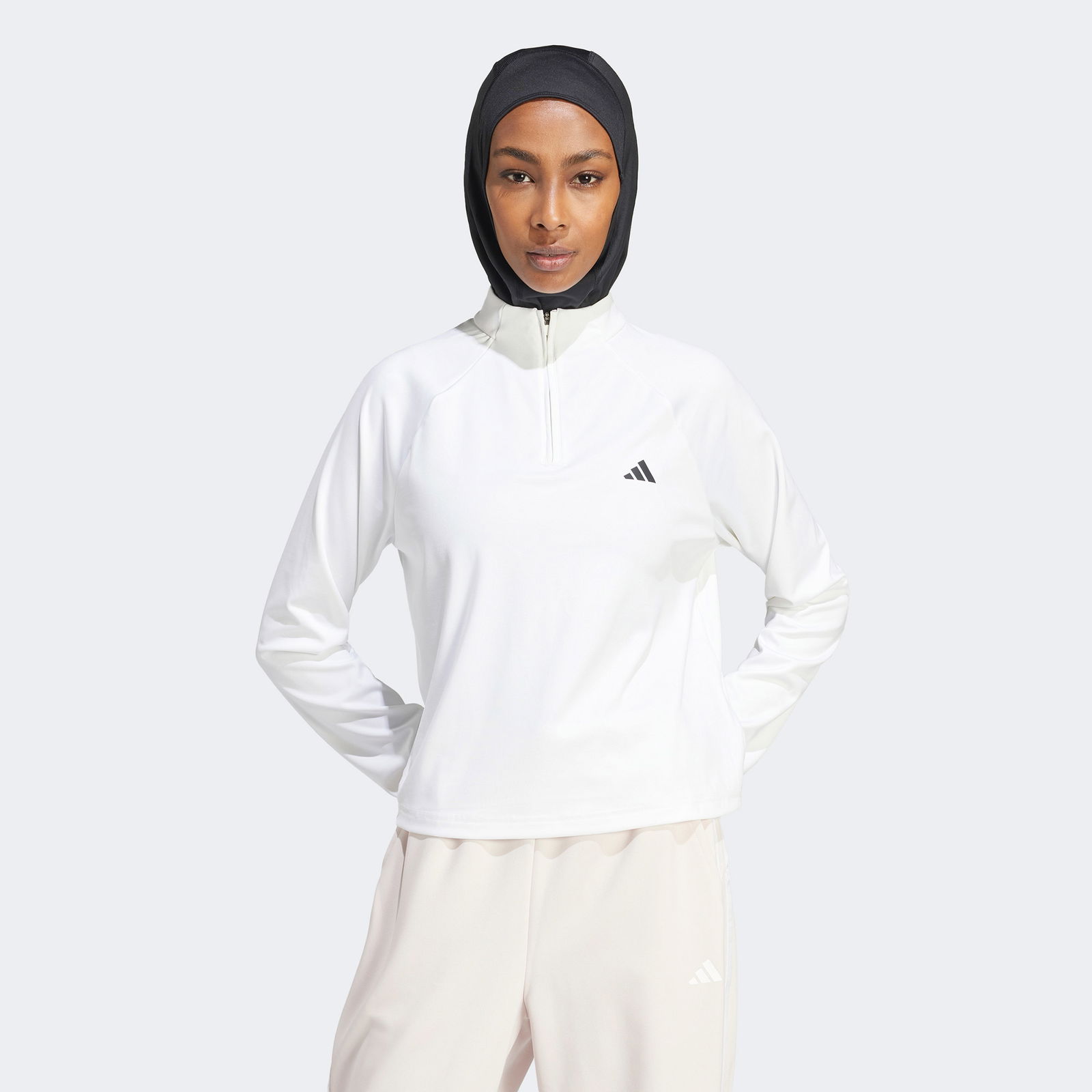 95Eae118-1132-4D4E-8F55-134C03F71F1F تاپ تمرینی سفید زنانه آدیداس Train Essentials Minimal Branding - تصویر 16