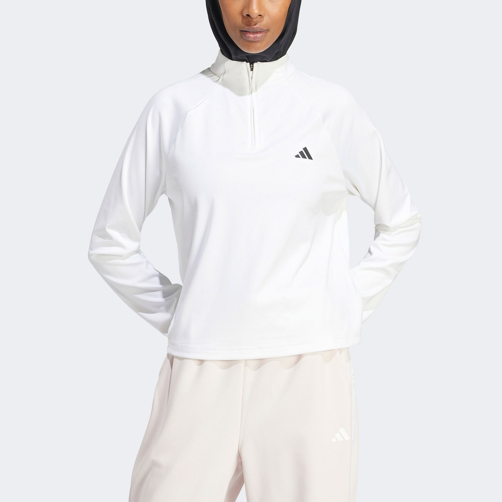 Aadfaa23-25Fc-434E-8172-691B5F436F9A_Size2000X2000_Cropcenter Adidas Train Essentials Minimal Branding Kadın Beyaz Antrenman Üstü