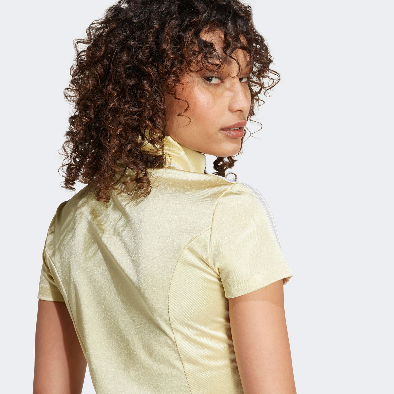 B5E717E5-Db3C-4891-A139-65B498104Dc8_Size2000X2000_Cropcenter Adidas Originals Full Zipped Kadın Sarı Crop Üst