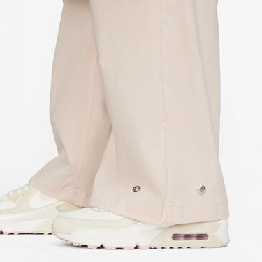 C7D81996-Afd3-4214-Abe1-658C65Dfdb54_Size375_Croptop Nike Sportswear Collection Woven Trouser Kadın Krem Rengi Eşofman Altı
