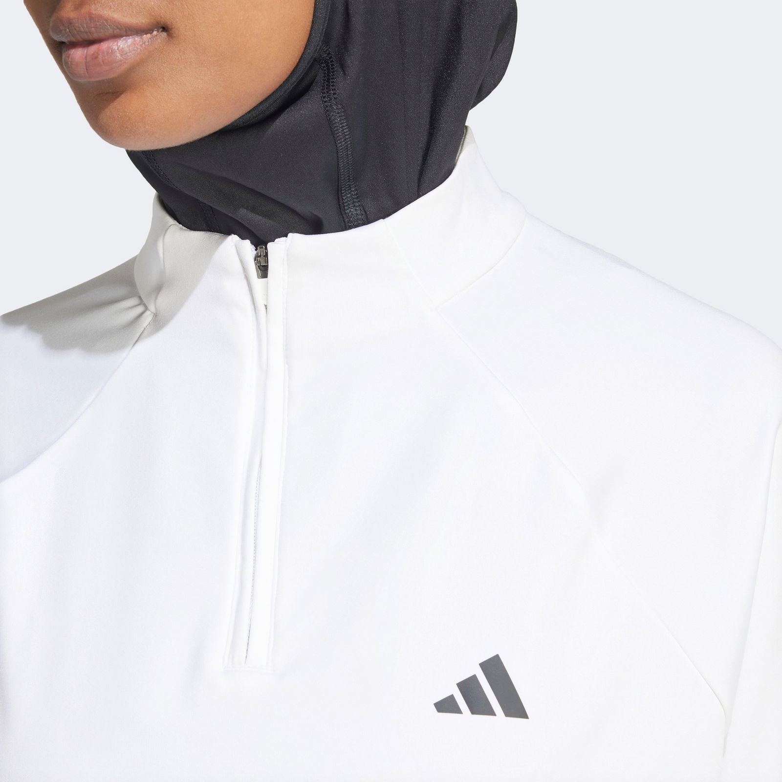 Dd48Efbd-6E52-411E-9D22-72Be535Fdc97_Size2000X2000_Cropcenter Adidas Train Essentials Minimal Branding Kadın Beyaz Antrenman Üstü