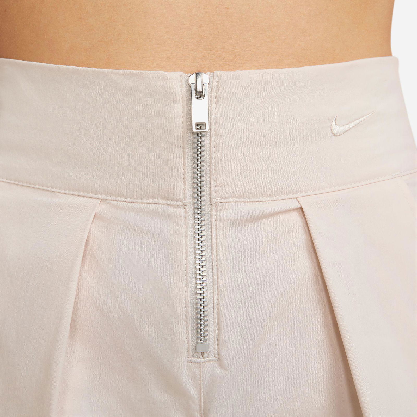 E5Febe64-Cd58-4093-97Af-96Bef8Cd22Ef_Size2000X2000_Cropcenter Nike Sportswear Collection Woven Trouser Kadın Krem Rengi Eşofman Altı