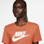 Nike Sportswear Club Essentials Kadın Turuncu T-Shirt
