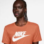 Nike Sportswear Club Essentials Kadın Turuncu T-Shirt