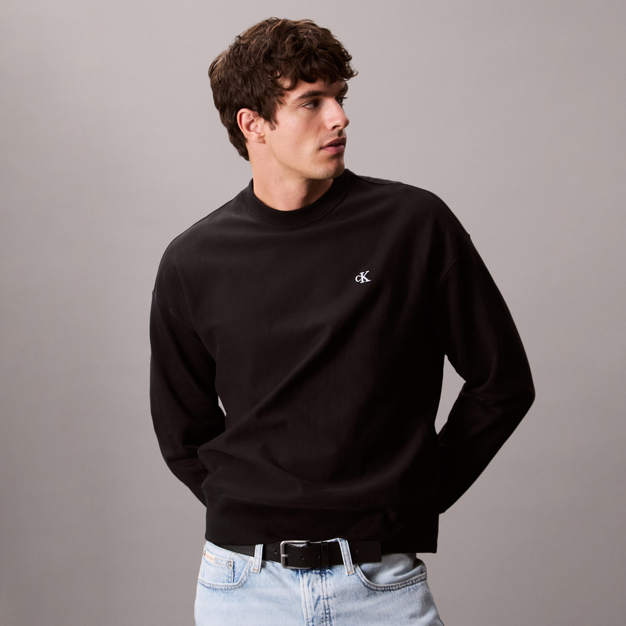 Fb1B2Cbd-7037-4441-A720-14D00C7B0709_Size2000X2000_Cropcenter Calvin Klein Premium Terry Monogram Erkek Siyah Sweatshirt