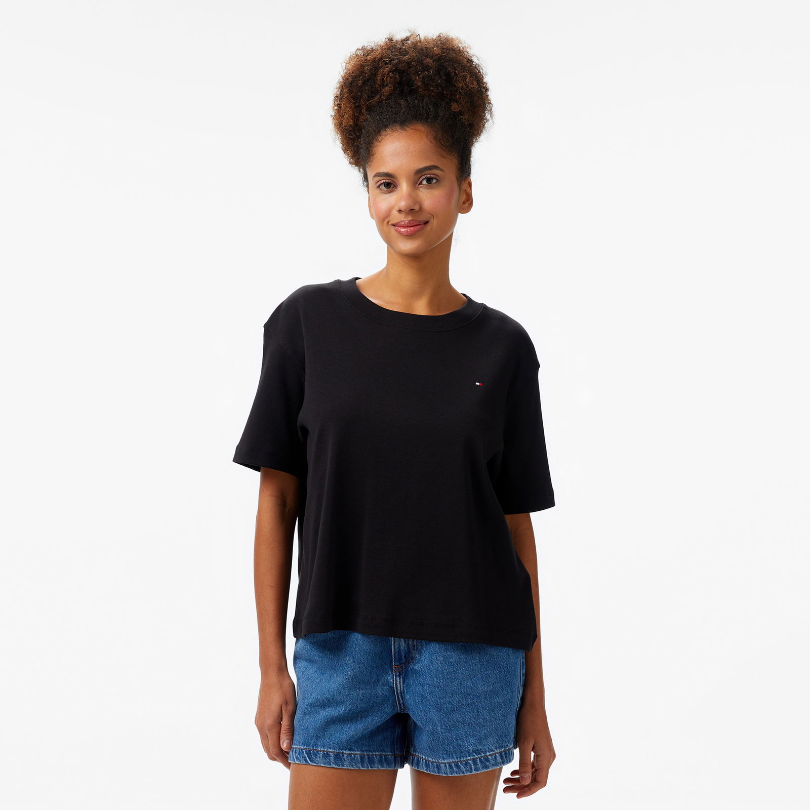 15A9Dd42-A574-49D3-A092-30E9C7E587D5_Size2000X2000_Cropcenter Tommy Hilfiger Relax Modern Cody Kadın Siyah T-Shirt