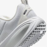 Nike Vomero 18 Kadın Beyaz Koşu Ayakkabısı