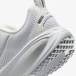 Nike Vomero 18 Kadın Beyaz Koşu Ayakkabısı