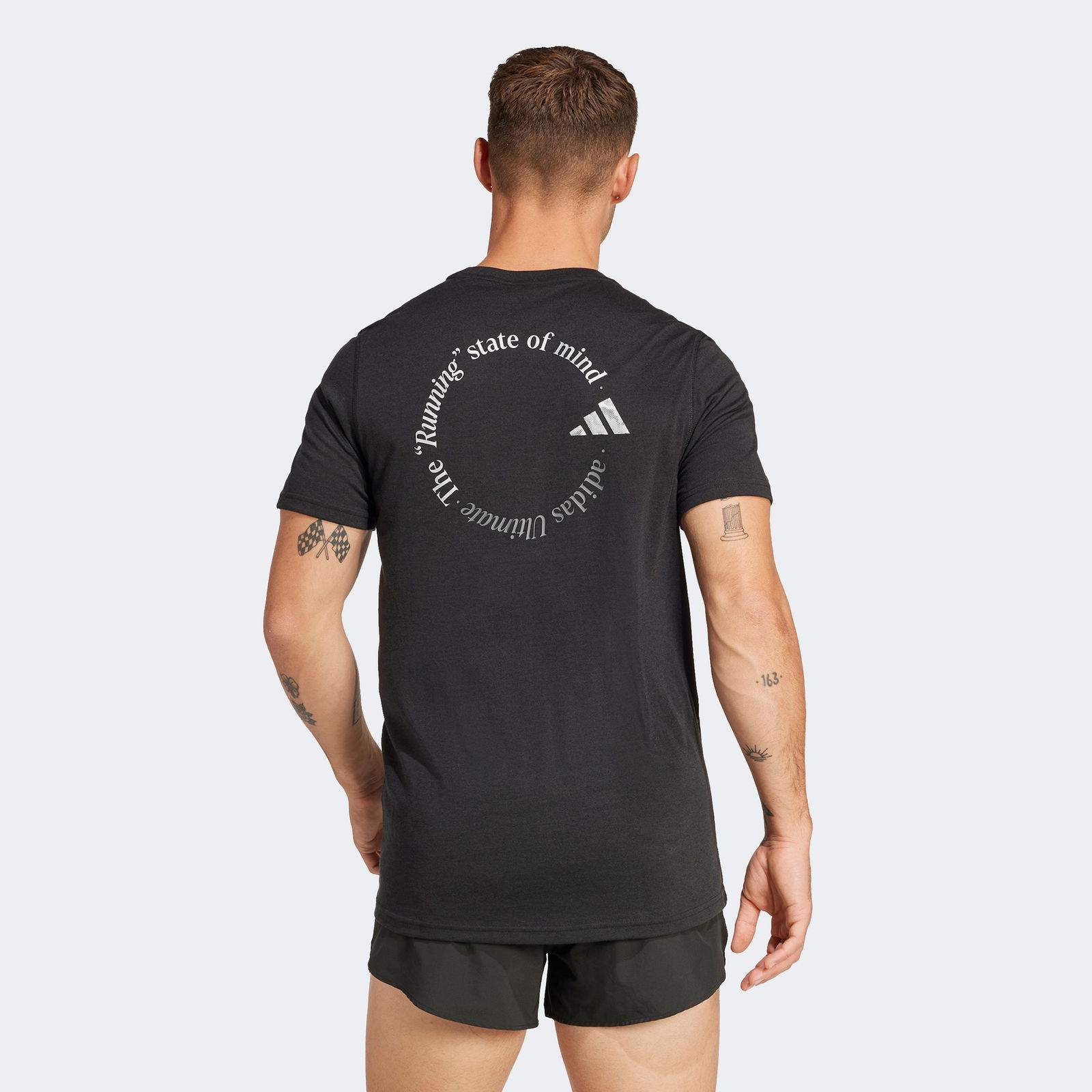 20917585-3B57-4773-Bb8D-556251D72C7A_Size2000X2000_Cropcenter Adidas Ultimate Metallic Graphic Erkek Siyah Koşu T-Shirt