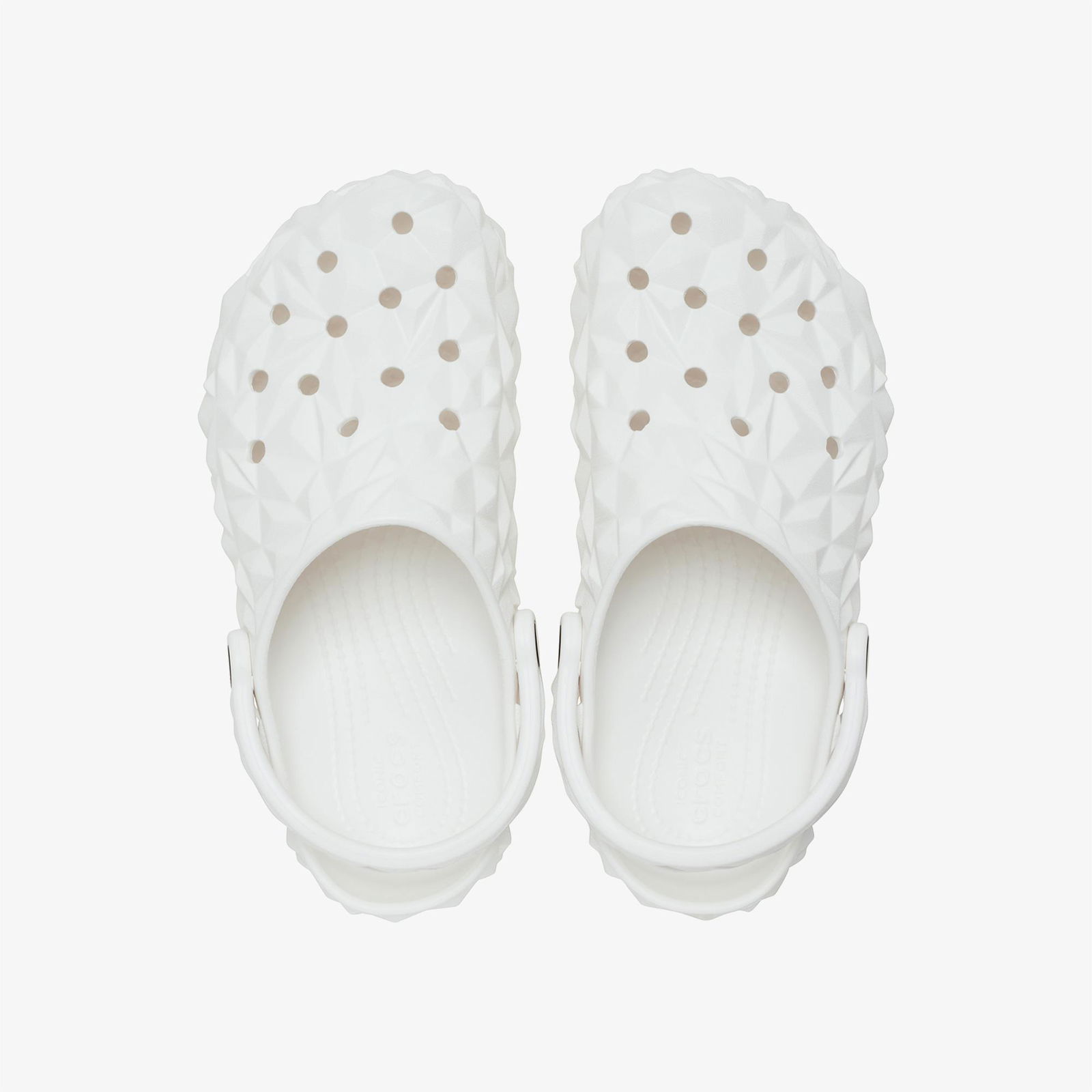 E6B8Cd18-80Fa-46Cc-9B1D-1B61E811C3Bc_Size2000X2000_Cropcenter-1 Crocs Classic Geometric Unisex Beyaz Terlik