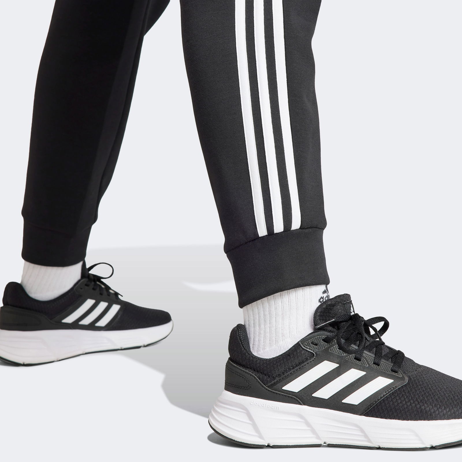 0D471114-B6C8-47Cb-90Ce-8A684A64555C_Size2000X2000_Cropcenter Adidas Future Icons 3 Stripes Kadın Siyah Günlük Eşofman Altı