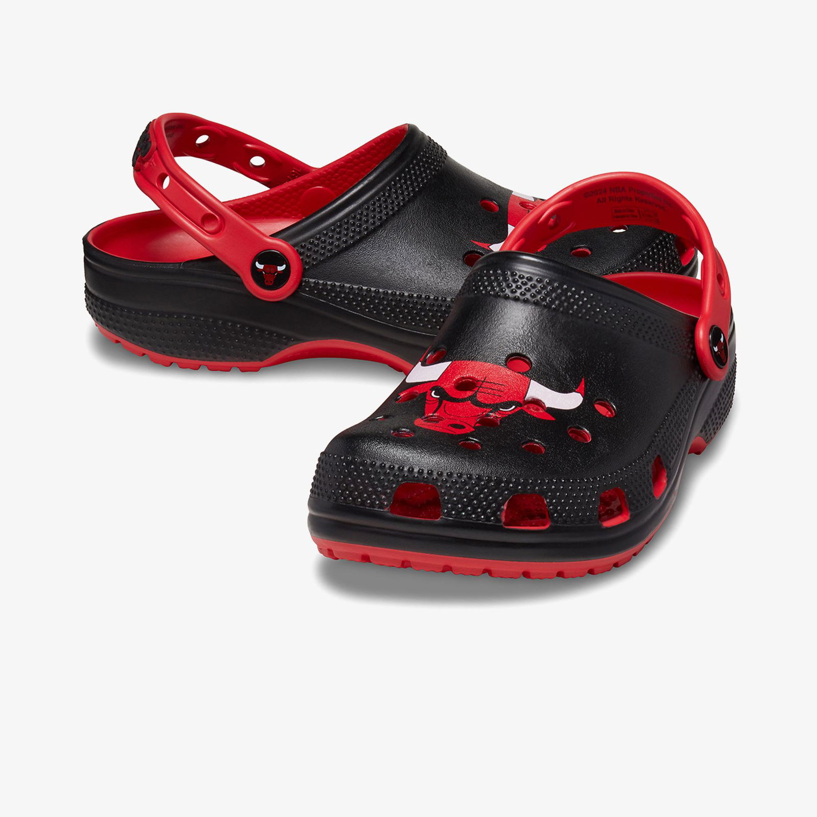 0F720922-F650-432E-Baa4-8A18C884F20A_Size2000X2000_Cropcenter Crocs Nba Chicago Bulls Cls Clg Erkek Kırmızı Terlik