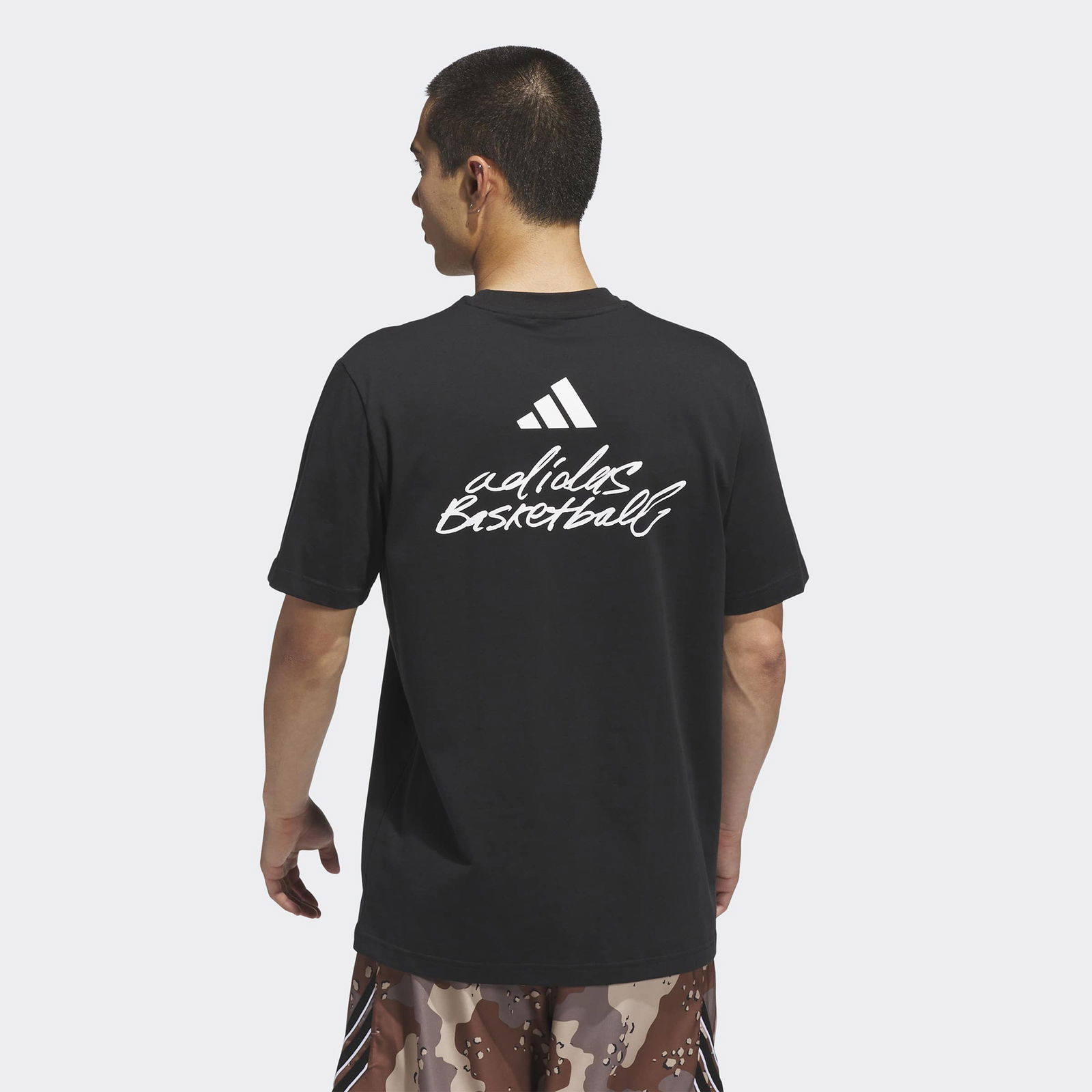 16F936Fe-6D20-43E0-8E79-0C60E8888C13_Size2000X2000_Cropcenter Adidas Basketball Grafik Erkek Siyah Basketbol T-Shirt
