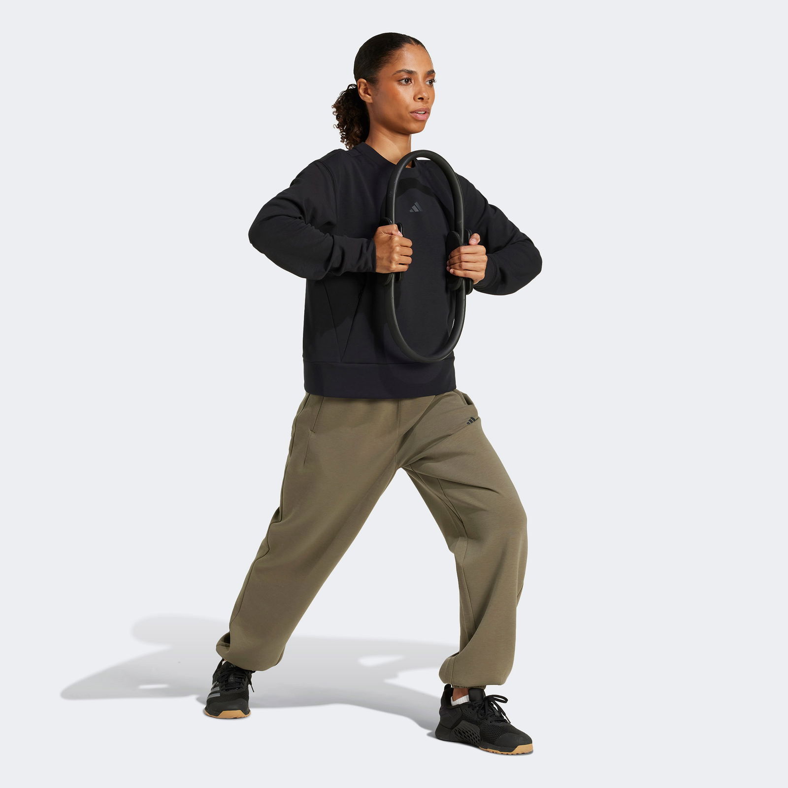 64721Bac-D639-4347-8B84-A5E5B57C5F22_Size2000X2000_Cropcenter-1 Adidas Designed For Warm Up Kadın Haki Eşofman Altı