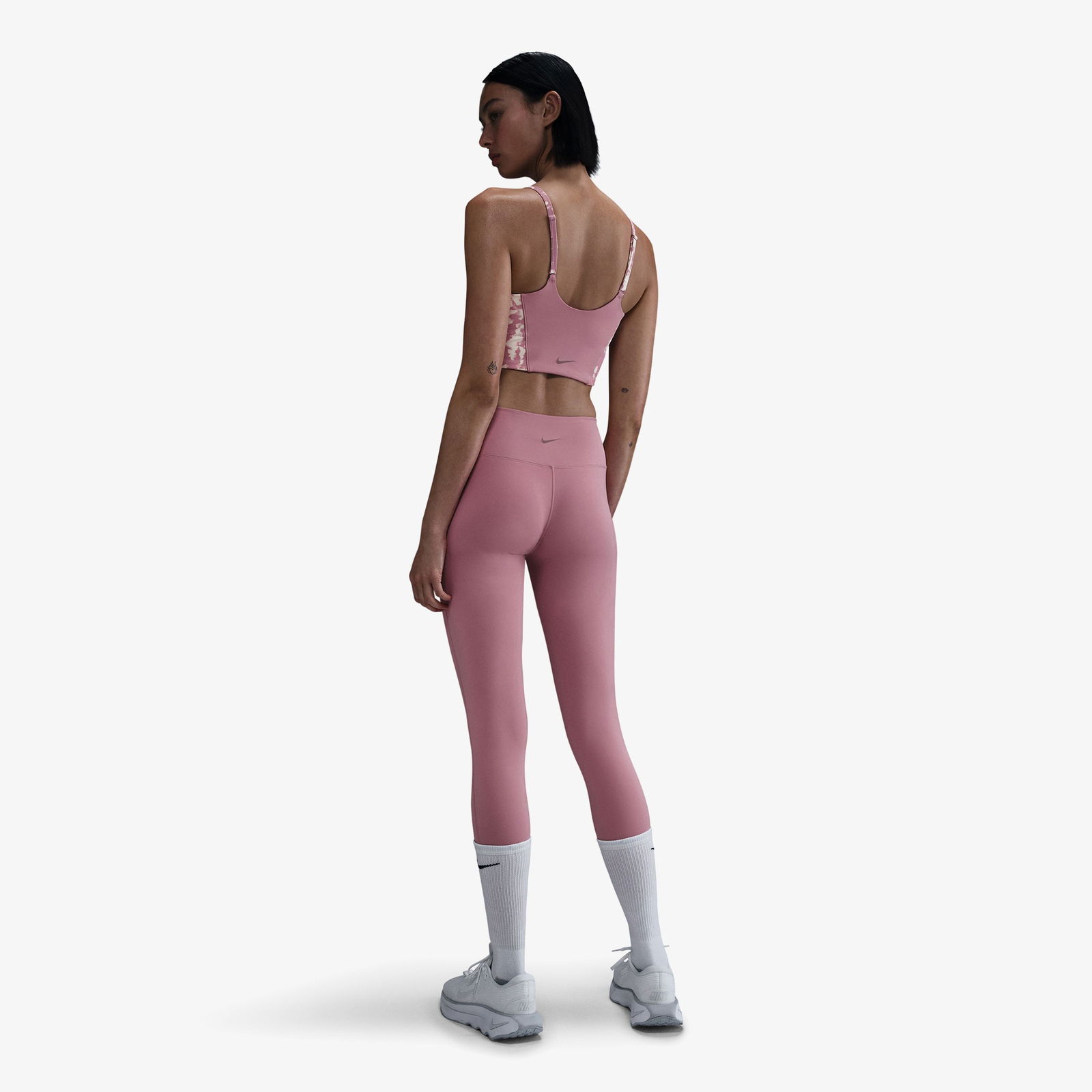 6Cb6003B-Daee-40E9-B826-Da57D8952Fd3_Size2000X2000_Cropcenter Nike One Kadın Pembe Bra