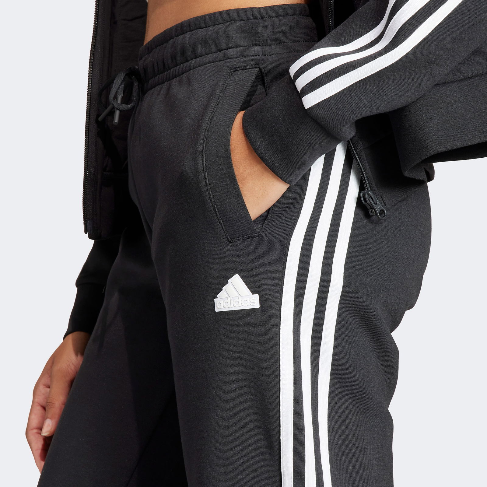 7Ca1Df58-0Dfd-4116-8Eb0-Cb0Ecf4120Ec_Size2000X2000_Cropcenter Adidas Future Icons 3 Stripes Kadın Siyah Günlük Eşofman Altı