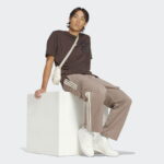 شلوار باربری مردانه آدیداس آدیکالور کلاسیک 3Stripes قهوه‌ای - تصویر 16