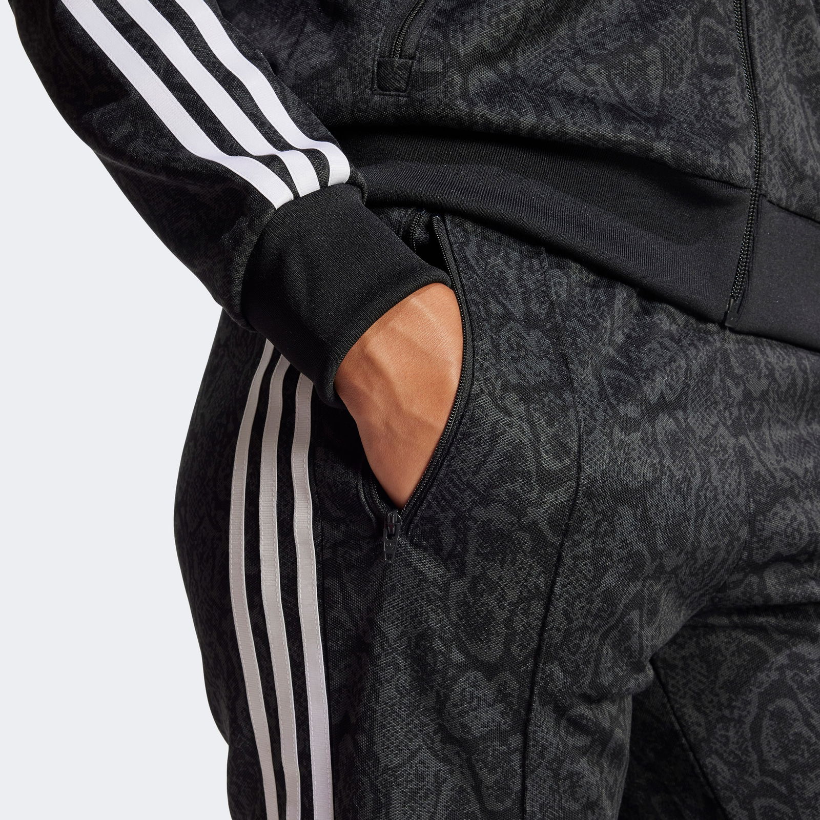 Cd1C14E3-C9Ec-4631-8Cb6-61Cc806595D1_Size2000X2000_Cropcenter Adidas Snake Fb Kadın Siyah Eşofman Altı